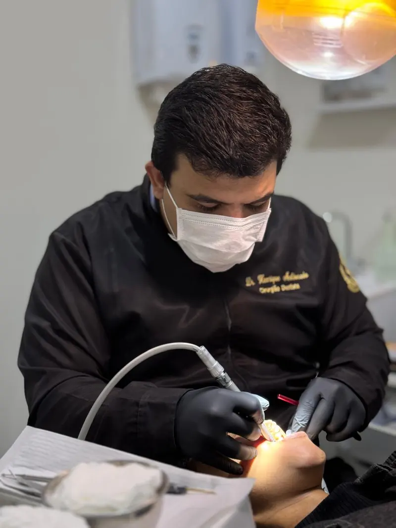 Dr. Henrique — Cirurgião Dentista — Ortodontia